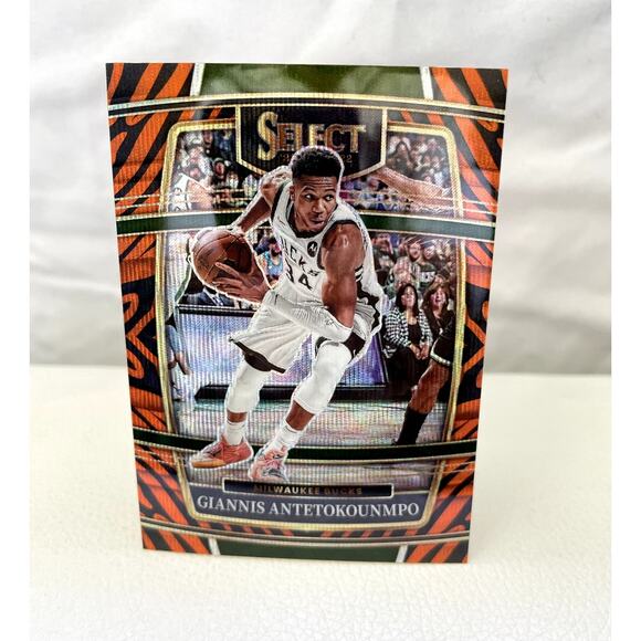 Giannis Antetokounmpo 2021-22 Select Tiger Stripe SSP #35 Concourse Bucks - Picture 1 of 2